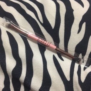 LUXIE brush